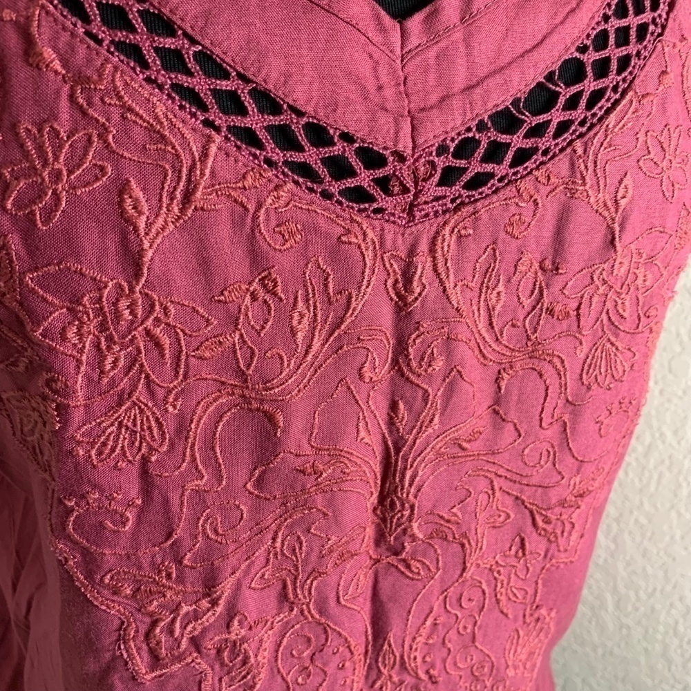 GLORIA Vanderbilt Cranberry V-Neck Blouse W/ Embroidery Detail Size Small (1164) - Picture 2 of 10